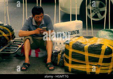 Guangzhou, Guangzhou, China. 11th Jan, 2017. Guangzhou, CHINA-January 11 2017: (EDITORIAL USE ONLY. CHINA OUT) .A person uses a smartphone in Guangzhou, capital of south China's Guangdong Province, January 11th, 2017. Nowadays people become more addicted to mobile phones.Many people overuse smartphones in their daily life. © SIPA Asia/ZUMA Wire/Alamy Live News Stock Photo