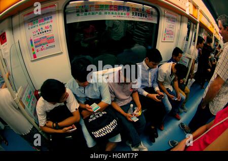 Guangzhou, Guangzhou, China. 11th Jan, 2017. Guangzhou, CHINA-January 11 2017: (EDITORIAL USE ONLY. CHINA OUT) .People use smartphones in subway in Guangzhou, capital of south China's Guangdong Province, January 11th, 2017. Nowadays people become more addicted to mobile phones.Many people overuse smartphones in their daily life. © SIPA Asia/ZUMA Wire/Alamy Live News Stock Photo