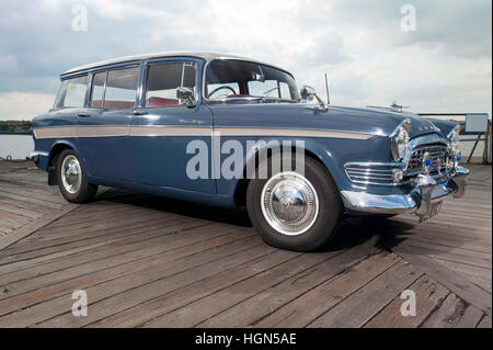 Humber Super Snipe Series V estate, classic 1960s British family car from the Rootes Group Stock Photo