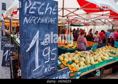France, Cher (18), Sologne, Aubigny-sur-Nere, the Jacques Coeur road, City of Stuart, local market Stock Photo