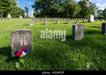 Antietam National Cemetery, Sharpsburg, Maryland.  Graves of World War II Veterans.  Private Soldier Monument in background. Stock Photo