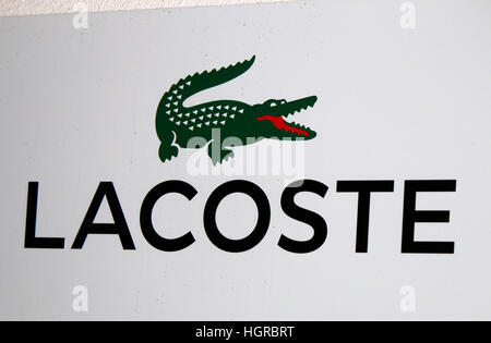 das Logo der Marke 'Lacoste', Berlin. Stock Photo