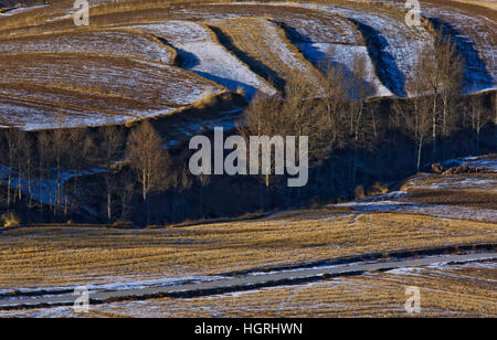 Zhangye, China. 11th Jan, 2017. (EDITORIAL USE ONLY. CHINA OUT) Stunning scenery of Yijiawan Village in Zhangye, northwest China's Gansu Province. The Yijiawan Village is located to the north of Qilian Mountains. Credit: ZUMA Press, Inc./Alamy Live News Stock Photo