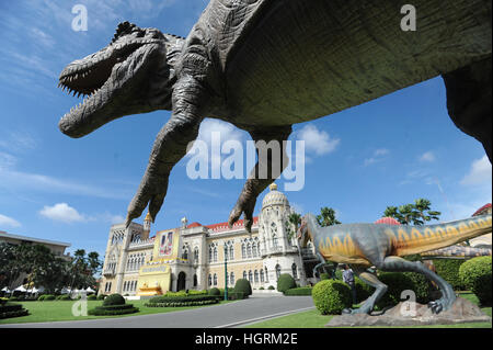 Bangkok, Thailand. 12th Jan, 2017. Photo taken on Jan. 12, 2017 shows two dinosaur models in front of the Thai Government House in Bangkok, Thailand, Jan. 12, 2017. Life-size dinosaur models have been temporarily installed on the grounds of the Thai Government House ahead of the Thai Children's Day, when kids and parents are allowed to visit the building complex. © Rachen Sageamsak/Xinhua/Alamy Live News Stock Photo