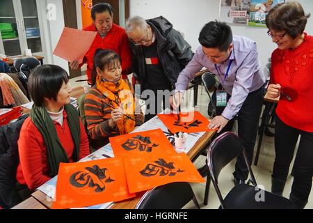 Beijing, China. 12th Jan, 2017. Calligraphy lovers and residents write Chinese character 'Fu', meaning happiness, blessing and good fortune, in a community in the Zhongguancun area in Beijing, capital of China, Jan. 12, 2017. The community on Thursday invited calligraphy lovers and residents to write the Chinese character 'Fu' to celebrate the upcoming Chinese Lunar New Year. © Lin Xin/Xinhua/Alamy Live News Stock Photo