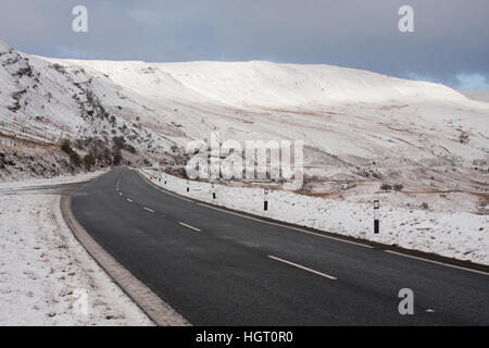 Brecon Beacons, Powys, South Wales, UK. 13th Jan, 2017. UK weather: Storey Arms, South Wales. Snow at the Brecon Beacons this morning. © Andrew Bartlett/Alamy Live News Stock Photo