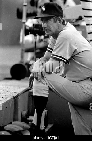 New York Yankees manager Billy Martin surveys the field prior to game  with the Texas Rangers at the old Arlington stadium in Arlington Texas photo by Bill Belknap 1985 Stock Photo