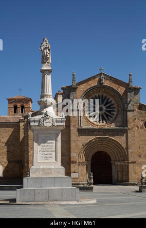 Statue of Santa Teresa (foreground), Church of San Pedro (background), Avila, UNESCO World Heritage Site, Spain Stock Photo