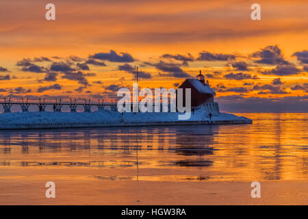 Grand Haven Lighthouse at sunset, at the mouth of the Grand River where it enters Lake Michigan, Grand Haven, Michigan, USA Stock Photo