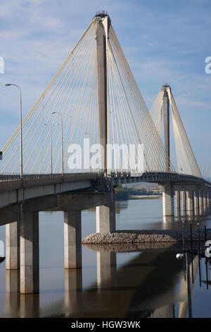 The Clark Bridge, Also Known As Cook Bridge, At Alton, Illinois, A Cable Bridge Carries U.S. Route 67 Over The Mississippi River And Was Completed In 1994. It Cost $85 Million And Was Named After William Clark Of Lewis And Clark, Connects West  Alton, Il. Stock Photo