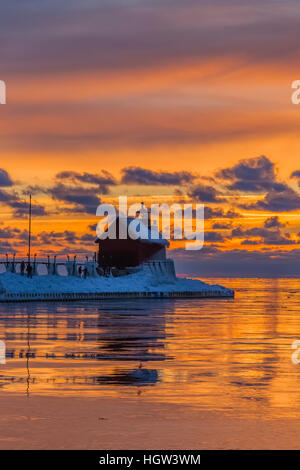 Grand Haven Lighthouse at sunset, at the mouth of the Grand River where it enters Lake Michigan, Grand Haven, Michigan, USA Stock Photo