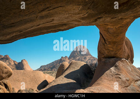 Rock arch, Granite rocks, Spitzkoppe, Erongo, Damaraland, Namibia Stock Photo