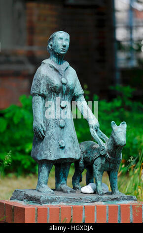 Statue, Blindenhund, Johann-August-Zeune-Schule fuer Blinde, Rothenburgstrasse, Steglitz, Berlin, Deutschland Stock Photo