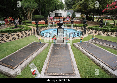 Elvis Presley's grave, Memphis, Tennessee, USA Stock Photo