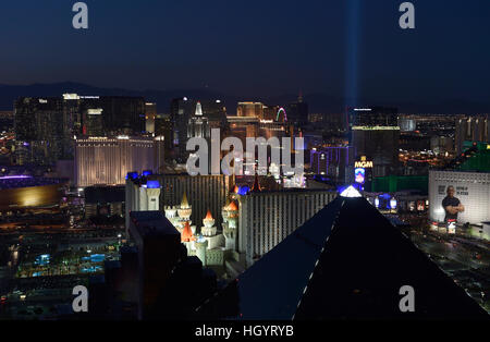 Las Vegas, Nevada, USA. 9th Sep, 2016. A evening view of the Las Vegas Strip from the Skyfall Lounge atop the Delano hotel Friday, Sept. 9, 2016, in Las Vegas, Nevada. © David Becker/ZUMA Wire/Alamy Live News Stock Photo