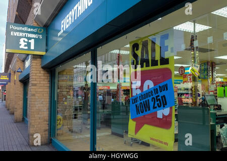 London, UK. 14th January 2017.  Poundland advertise extra discounts on sale items. © claire doherty/Alamy Live News Stock Photo