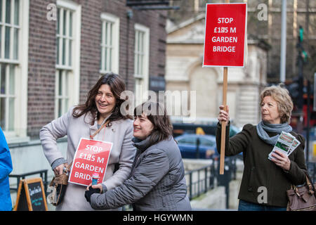 London, UK. 14th Jan, 2017. Protesters against the Garden Bridge outside the Fabian Society Conference at the Friends House in Euston. Both Jeremy Corbyn and Margaret Hodge are listed to speak at the conference. © Mark Kerrison/Alamy Live News Stock Photo