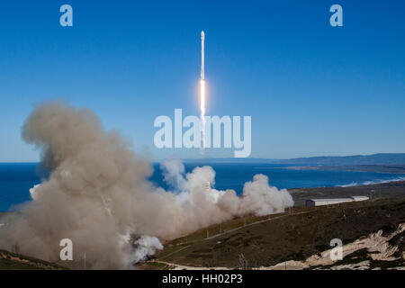 Los Angeles, USA. 15th Jan, 2017. SpaceX Falcon 9 lifts off from Space Launch Complex 4E at Vandenberg Air Force Base in California, the U.S., Jan. 14, 2017. Credit: Xinhua/Alamy Live News Stock Photo