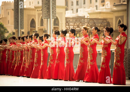 Dubai, United Arab Emirates. 15th Jan, 2017. Chinese women wearing Qipao, or cheongsam, take part in a flash mob of Chinese culture in Dubai, United Arab Emirates, on Jan. 15, 2017. Credit: Zhang Shumin/Xinhua/Alamy Live News Stock Photo