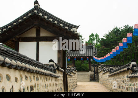 A traditional Korean house at Namsangol Hanok Village in Seoul, South ...