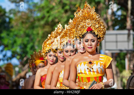 Group of beautiful Balinese women in costumes - sarong, carry Stock ...