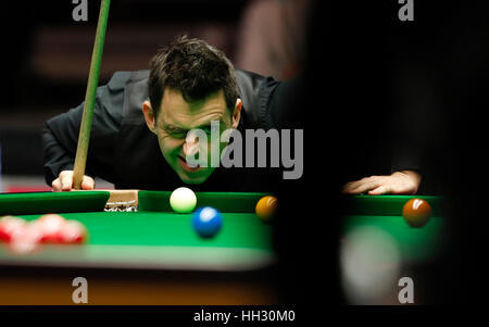 London, UK. 15th Jan, 2017. Ronnie O'Sullivan of England competes during the first round match with Liang Wenbo of China at Snooker Masters 2017 at the Alexandra Palace in London, UK. O'Sullivan won 6-5. Credit: Han Yan/Xinhua/Alamy Live News Stock Photo