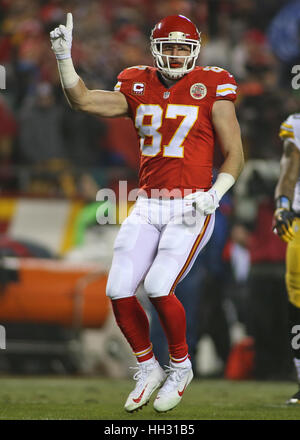 Kansas City Chiefs tight end Travis Kelce (87) against the San Francisco  49ers during an NFL preseason football game in Santa Clara, Calif.,  Saturday, Aug. 14, 2021. (AP Photo/Tony Avelar Stock Photo - Alamy