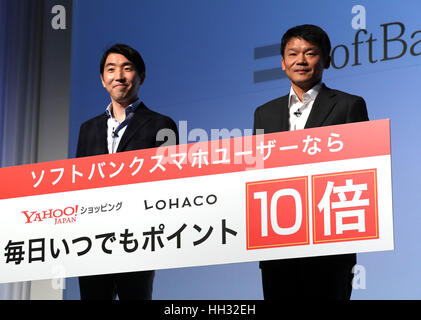 Tokyo, Japan. 16th Jan, 2017. Japanese telecom giant Softbank's head of product and marketing unit Keigo Sugano (L) and Yahoo Japan president Manabu Miyasaka announce their new promotion for e-commerce in Tokyo on Monday, January 16, 2017. Softbank also announced the new discount rate for students. Credit: Yoshio Tsunoda/AFLO/Alamy Live News Stock Photo