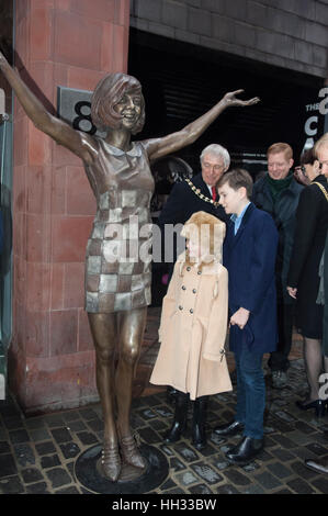 Liverpool, UK. 16th January 2017. Cilla Black's grandchildren view the bronze sculpture of the Liverpool born singer and TV star, as it is unveiled outside the Cavern Club in Matthew Street, Liverpool.  Coinciding with the 60th birthday of The Cavern Club, the statue was commissioned by her three sons, Robert, Ben and Jack Willis, and created by artists Emma Rodgers and Andy Edwards, the statue has been gifted to the City of Liverpool. © Paul Warburton Stock Photo