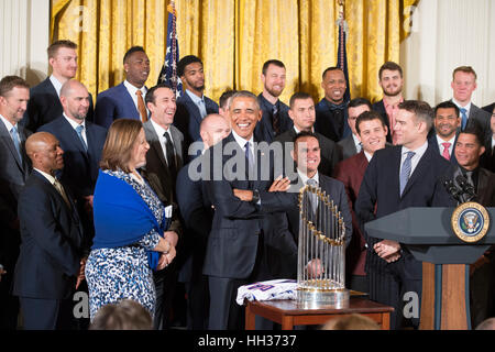 Washington, USA. 16th Jan, 2017. President Barack Obama, in one his last official duties as President welcomes the 2016 World Series Champions, the Chicago Cubs, to the White House in Washington, D.C. The Cubs presented the President with two jerseys, a signed Wrigley's field flag and a joke present. Credit: Patsy Lynch/MediaPunch/Alamy Live News Stock Photo