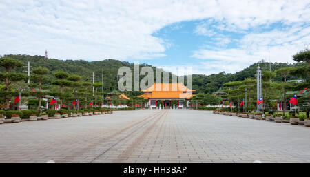 TAIPEI, TAIWAN: Square at the Revolutionary Martyrs' Shrine, dedicated to the war dead of the Republic of China Stock Photo