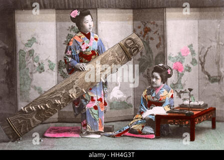 Japanese women - Koto player and woman reading Stock Photo