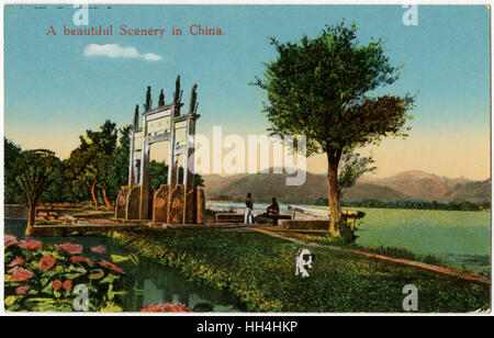 Traditional Chinese archway, lakeside at Hangzhou, China Stock Photo