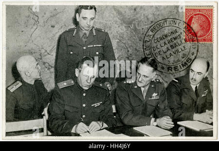 Senior Allied commanders signing documents at Rheims Stock Photo