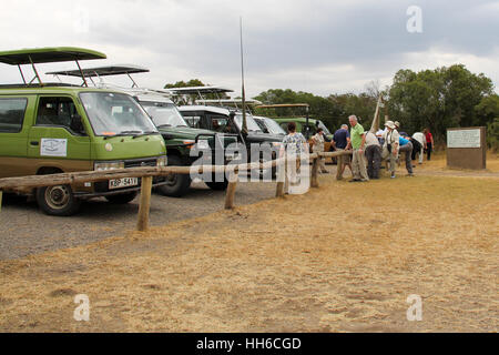 Safari vans waiting for the tourists at Sweetwaters Chimpanzee Sanctuary Stock Photo