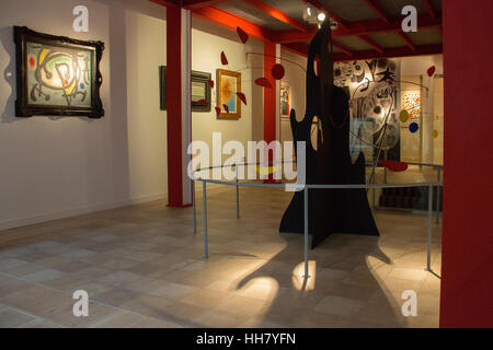 London, UK. 17th January 2017. The Mayoral Gallery at a press view before the opening of the Art Revolutionaries exhibition (a collection of pieces inspired by the Spanish Pavilion at the 1937 Paris Exhibition, including works by Picasso and Miro) at the Mayoral gallery at 6 Duke St, London, 18-January-10 February 2017 Credit: Roger Garfield/Alamy Live News Stock Photo