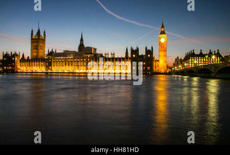 London, UK. 17th January 2017.  The houses of Parliament and Palace of Westminster light up during Sunset Credit: amer ghazzal/Alamy Live News Stock Photo