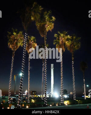 Los Angeles, USA. 17th Jan, 2017. SpaceX's Falcon 9 returns home in the port of Los Angeles. The falcon 9 rocket launched with 10 satellites for to low-Earth orbit for Iridium from Vandenberg Air Force Base, California. Credit: Gene Blevins/ZUMA Wire/Alamy Live News Stock Photo