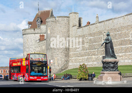 City sightseeing open-top bus by Windsor Castle, High Street, Windsor, Berkshire, England, United Kingdom Stock Photo