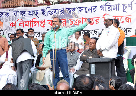 Kolkata, India. 18th Jan, 2017. President Adhir Chowdhury gives his speech during the rally. West Bengal Pradesh Congress Committee protests against Narendra Modi Government and demonetization of Rs.500 and Rs.1000 in front of Reserve Bank of India, Kolkata. Credit: Saikat Paul/Pacific Press/Alamy Live News Stock Photo