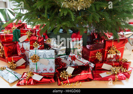 picturesque view of a decorated christmas tree with xmas presents beautifully wrapped under the tree - Xmas Presents picturesque view of a decorated christmas tree with xmas presents beautifully wrapped under the tree - Xmas Presents