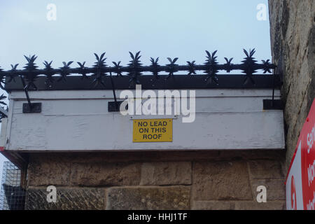 no lead on roof sign  barbed guards
