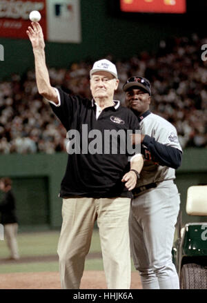 Former Red Sox All Star Ted Williams  throws the first pitch with the help from Tony Gwynn at the 1999 All Star Game at Fenway Park Stock Photo