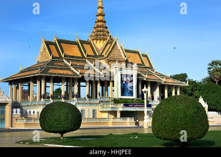 People in front of the Royal Palace ( Portrait of King Norodom Sihanouk ) 1866 Phnom Penh Cambodia Stock Photo