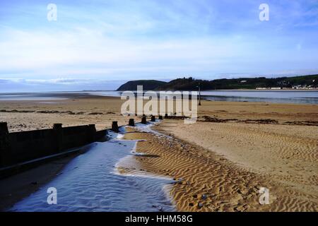 Looking out towards Llansteffan Castle from the beach at Ferryside on a frosty winters day Stock Photo