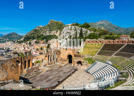 Amphitheatre ruins, Teatro Antico di Taormina, Taormina, Sicily, Italy Stock Photo