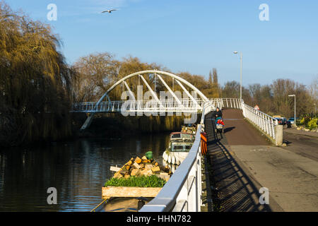 Foot and cycle bridge over river Cam Riverside Cambridge Cambridgeshire 2017 Stock Photo