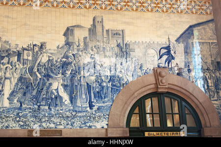 Porto: the ticket office of the historical Sao Bento Railway Station, inaugurated in 1916 and known for its azulejos panels Stock Photo