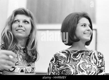 Nancy Sinatra in a recording studio in 1966 Stock Photo - Alamy