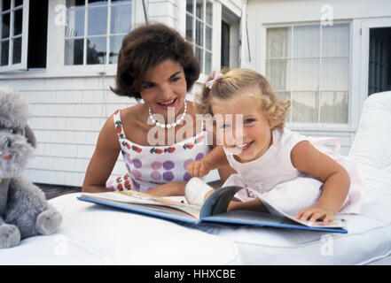 Jacqueline Kennedy, reading with young Caroline Kennedy, in Hyannis Port, 1959. Stock Photo